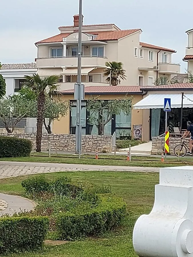 Emma Demarin Apartments Medulin