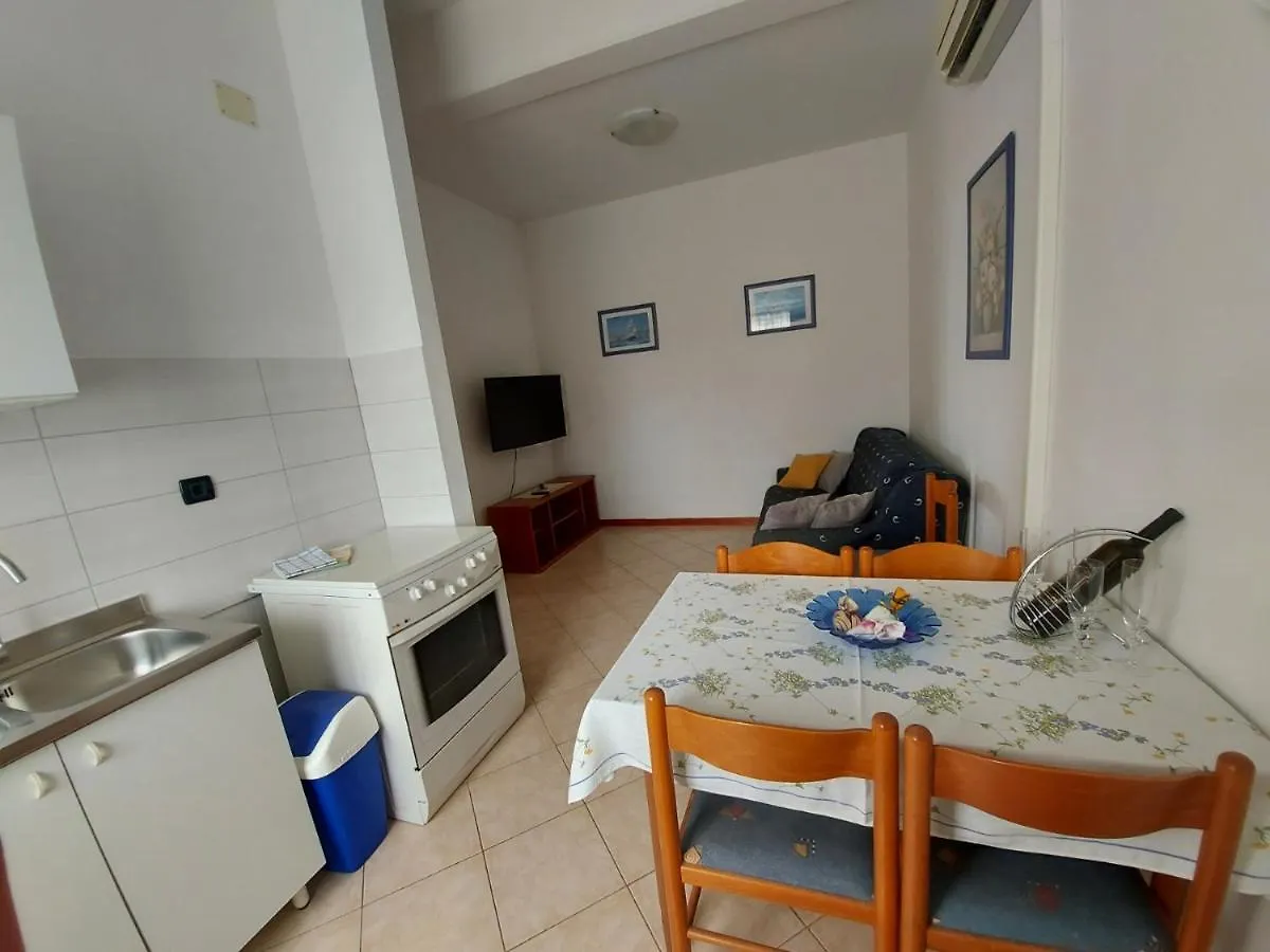 Emma Demarin Apartments Medulin 0*,