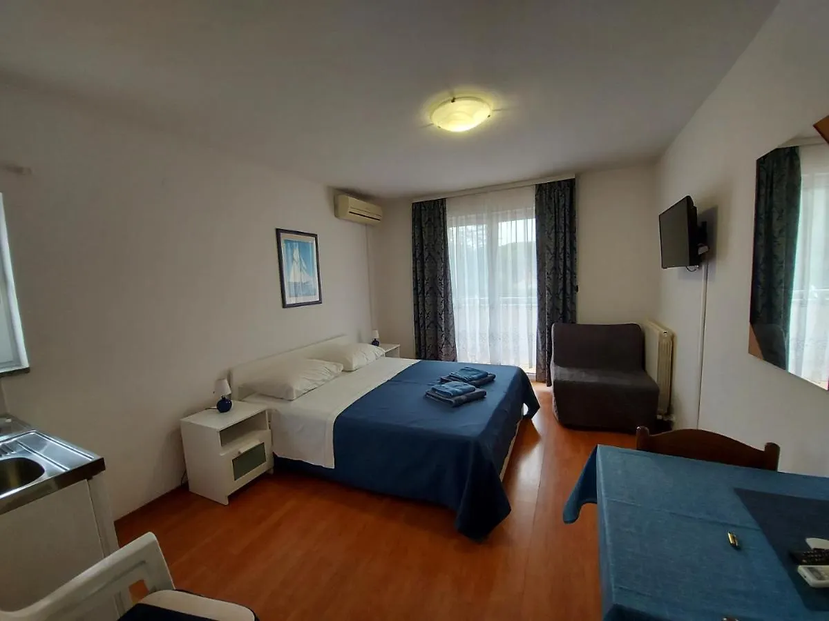Emma Demarin Apartments Medulin 0*,